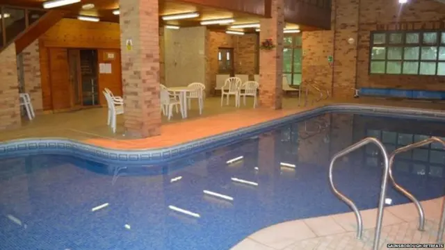 स्विमिंगपूल