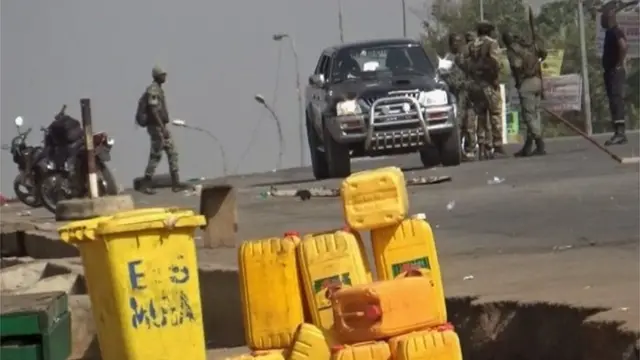 Dowladdu waxay ciidanka ugu baaqday in ay xeryaha ku noqdaan
