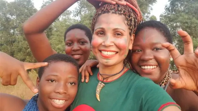 Nemis etuklar pornosini ona va qiz bilan onlayn tomosha qiling