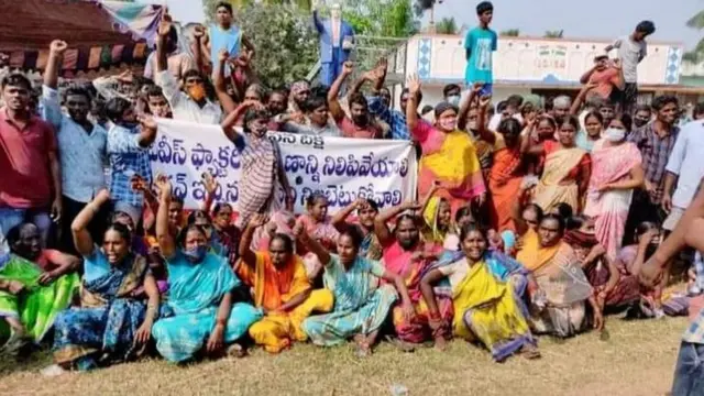 తూర్పుగోదావరి జిల్లా తొండంగి మండలంలో దివీస్‌ సంస్థ ఫార్మా పరిశ్రమను స్థానికులు తీవ్రంగా వ్యతిరేకిస్తున్నారు