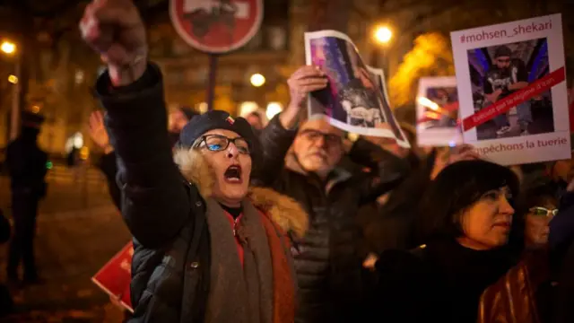 Protestobwin que esParis contra execuções no Irã