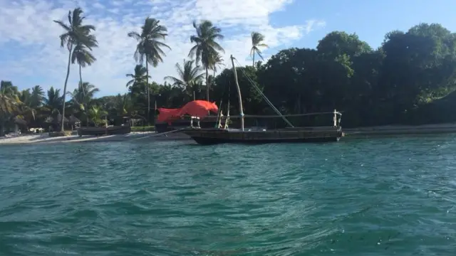 Wauzaji hufunga safari kwa mashua kutoka Mafia hadi maeneo ya karibu kama Dar es salaam kununua mafuta