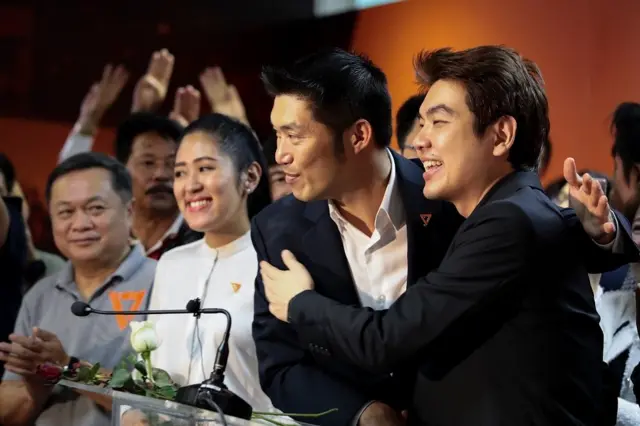 ธนาธรกับปิยบุตร