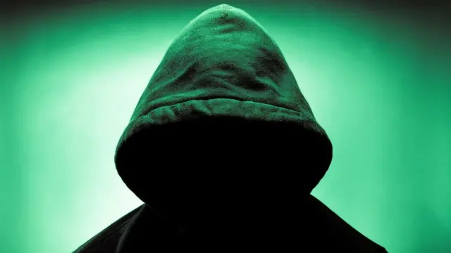 मुंह छुपाए आदमी