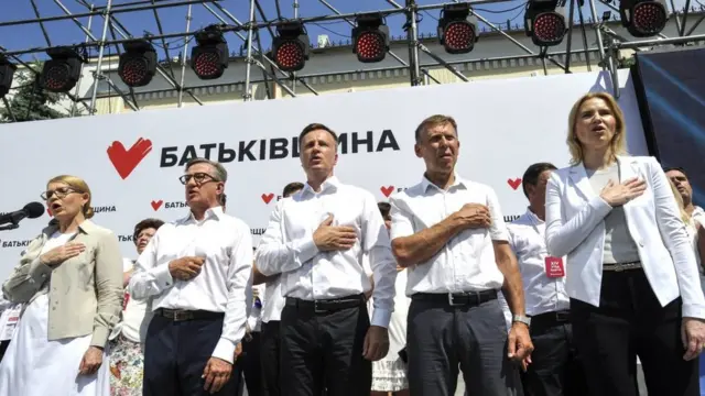 Перша п'ятірка списку "Батьківщини": Юлія Тимошенко, Сергій Тарута, Валентин Наливайченко, Сергій Соболєв, Олена Кондратюк