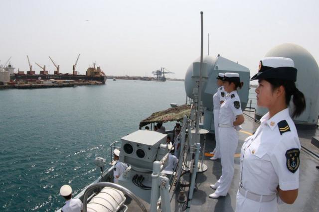 中國軍艦停泊吉布提