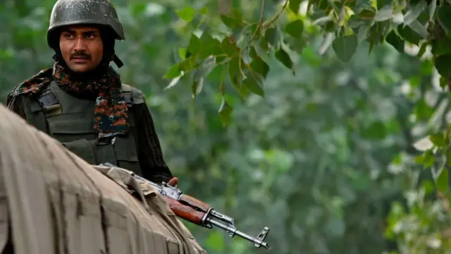 कश्मीर में भारतीय सैनिक