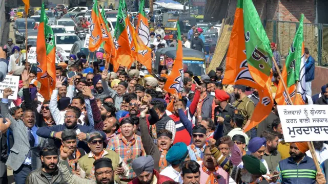 বিজেপি তথা নরেন্দ্র মোদীর অন্ধ অনুগামীদেরই ডাকা হচ্ছে ভক্ত্ বলে