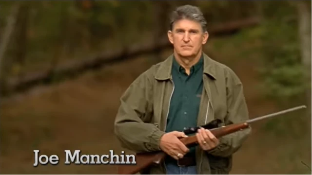 Imagen del anuncio de campaña de Manchin en 2012.