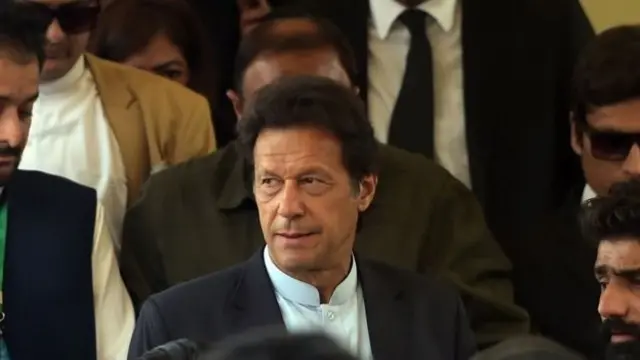 عمران خان-Mr Khan tweeted that the birds need to be protected