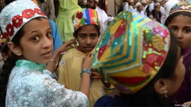 ભારતના ગુજરાત, મહારાષ્ટ્ર અને પાકિસ્તાનના સિંધ વિસ્તારમાં કામ કરતા ઘણા મુસ્લિમો બોહરા મુસ્લિમ છે