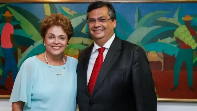 Dilma Rousseff e Flávio Dino sorriemjogos que não precisa instalarfotojogos que não precisa instalar2015