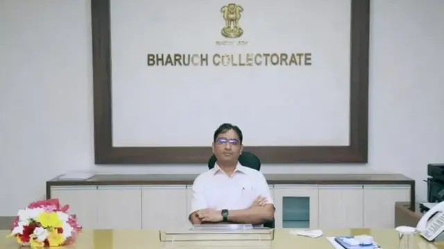 तुषार सुमेरा, गुजरात, आयएएस