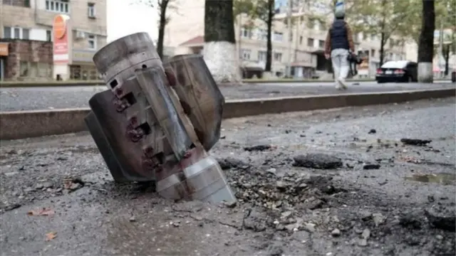 આર્મેનિયા અને અઝરબૈજાન વચ્ચે હાલ યુદ્ધ ચાલી રહ્યું છે.