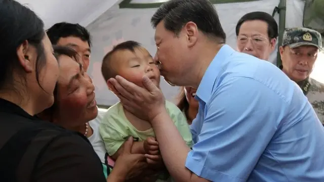 2013年5月,中共中央總書記、國家主席、中央軍委主席習近平到四川蘆山地震災區考察。