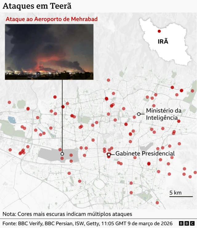 Um mapa detalhado das ruas de Teerã, mostrando locais marcados com pontos vermelhos que indicam os pontos de ataque. Na zona norte da cidade, um marcador indica o Ministério da Inteligência. Mais ao sul, um conjunto de marcadores indica múltiplos ataques perto do Gabinete Presidencial. A leste, há outro marcador de ataque isolado. Um quadro no canto superior esquerdo mostra uma fotografia com a legenda "Ataque ao depósito de petróleo de Shahran", em que se vê uma fumaça preta densa e fogo.
