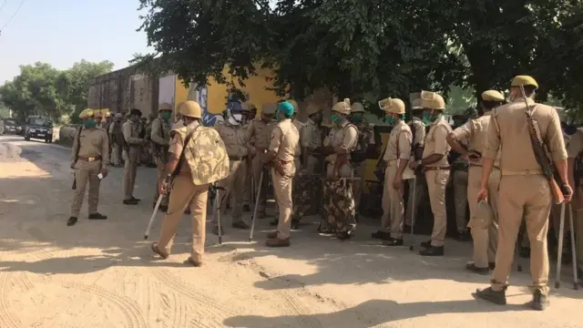 ગામમાં પોલીસ બંદોબસ્ત