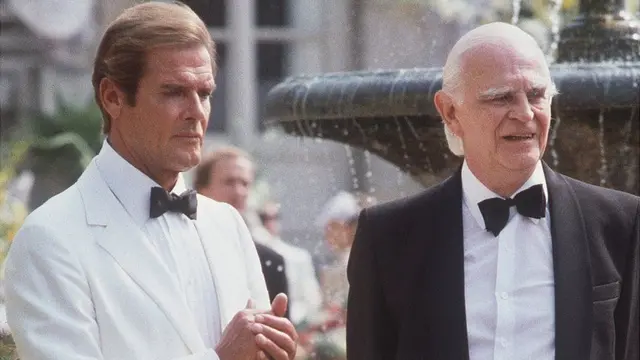 Le 3ème des James Bond (en costume blanc) est celui qui ressemble le plus à la description du personnage faite par son auteur Ian Flemming.