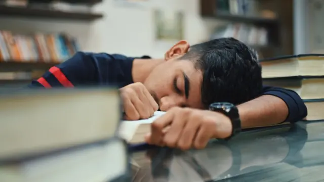 ਕਿਸੇ ਬੰਦੇ ਨੂੰ ਕਿੰਨਾ ਸੌਣਾ ਚਾਹੀਦਾ ਹੈ