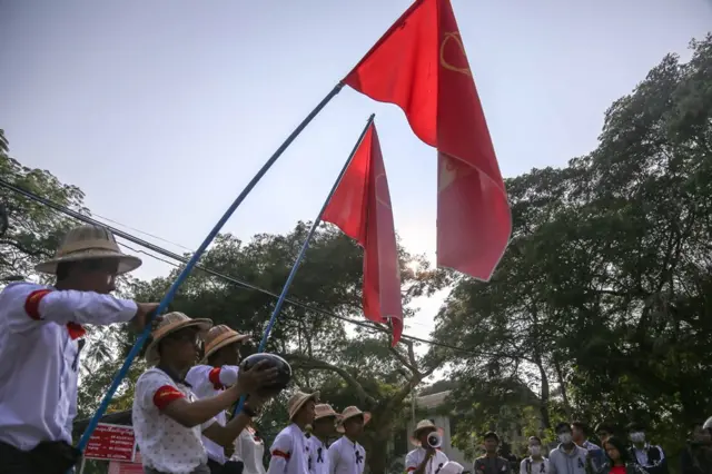 တောင်းဆိုချက်တစ်ချက်ပဲ ရသေးလို့ သပိတ်စခန်း ဆက်ဖွင့်ထားမယ်