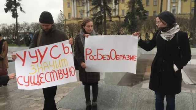 Студенты на митинге в поддержку Европейского университета