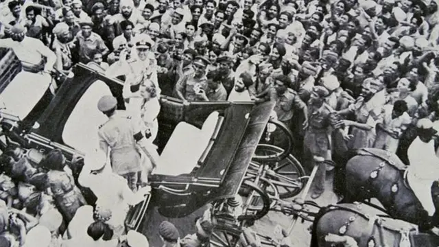 कराचीत आपल्या 14 ऑगस्टच्या भाषणानंतर लॉर्ड माऊंटबॅटन यांची रॅली