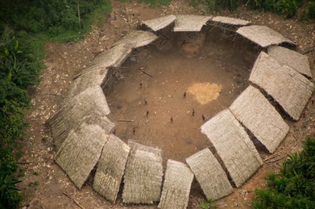 Índios isolados na Terra Yanomami
