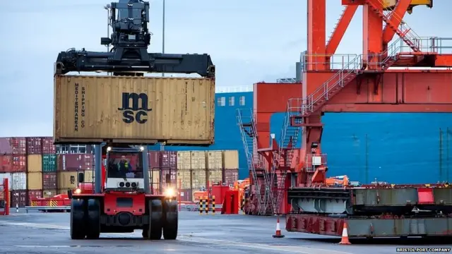 Погрузка в порту Бристоля