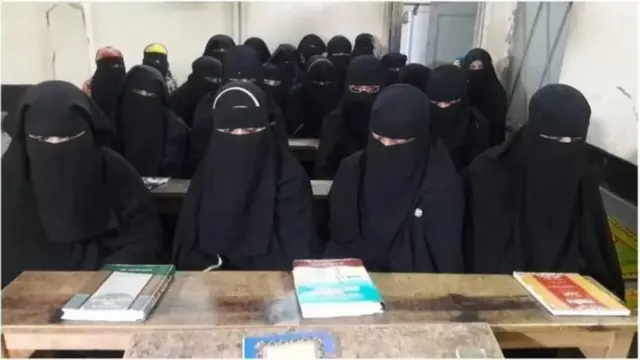 ঢাকায় মেয়েদের একটি মাদ্রাসা।