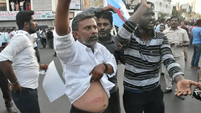 பூட்டு போடும் போராட்டம் முதல் சிக்ஸர் வரை! - நேற்றைய சேப்பாக்கம் காட்சிகள்