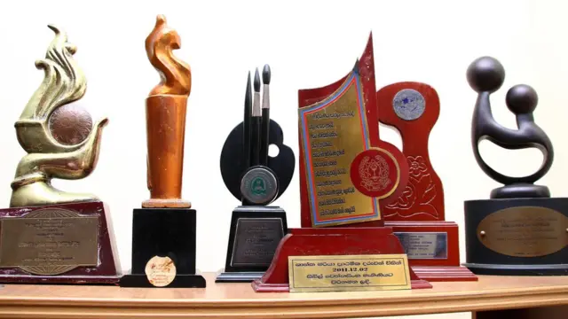 සිබිල් වෙත්තසිංහයන් වෙත පිරිනැමුණු සම්මාන අතරින් කිහිපයක්