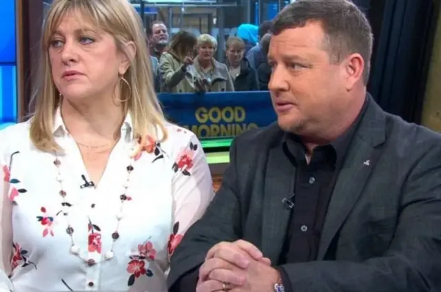 เจมส์ และคิมเบอร์ลี สเนด กล่าวกับเอบีซี เกี่ยวกับการรับวัยรุ่นที่ก่อเหตุเข้ามาพักอาศัยอยู่ด้วย หลังจากที่แม่บุญธรรมของเขาเสียชีวิต