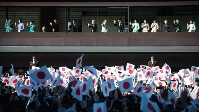 ราชวงศ์ญี่ปุ่น มีประวัติการสืบราชบัลลังก์ติดต่อกันมายาวนานที่สุดในโลก โดยสมเด็จพระจักรพรรดิอากิฮิโตะ ทรงเป็นกษัตริย์พระองค์ที่ 125 ในสายการสืบสันตติวงศ์ นับตั้งแต่ญี่ปุ่นก่อตั้งประเทศขึ้น เมื่อ 600 ปีก่อนคริสต์กาล