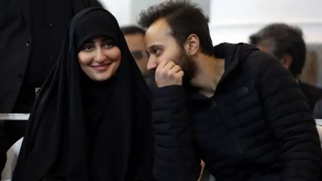 زینب سلیمانی همراه برادرش