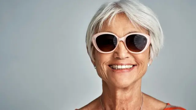 Когда другие люди интерпретируют наше выражение лица, они могут приписывать нам эмоции, которых мы на самом деле не чувствуем