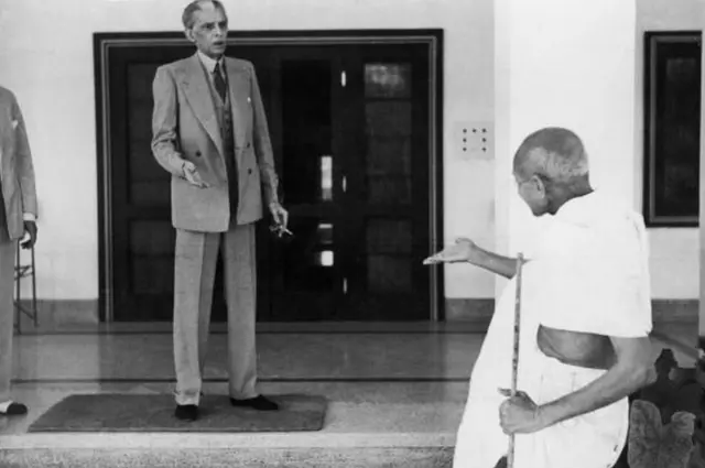 1939లో జిన్నాతో గాంధీ