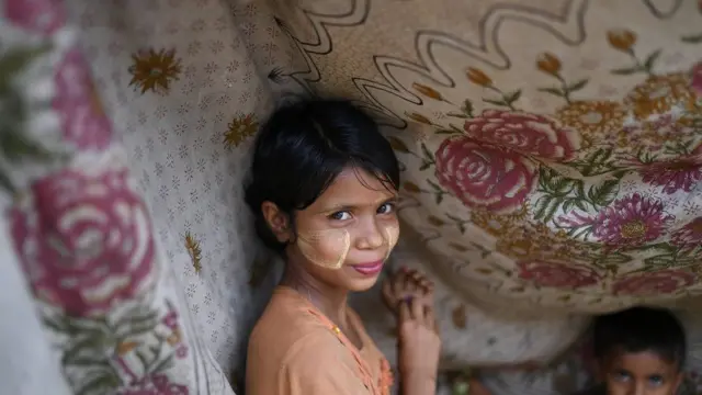 এই মেকাপ যেমন তাদের প্রয়োজন, তেমনি তাদের ঐতিহ্যেরও অংশ