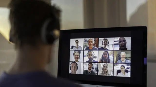 Personas en teleconferencia