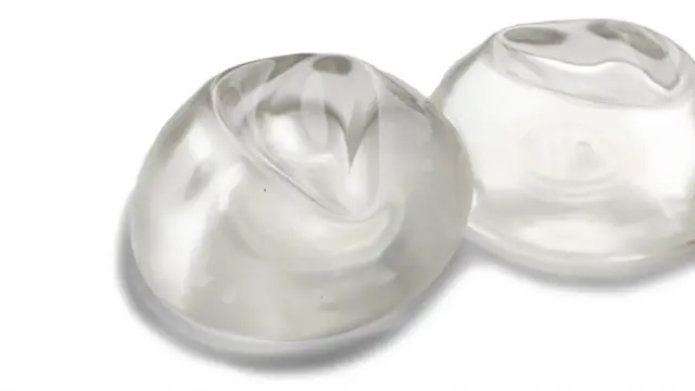 грудні імпланти