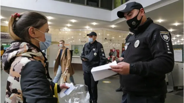 Місяць тому в Україні почали запроваджувати червоні карантинні зони