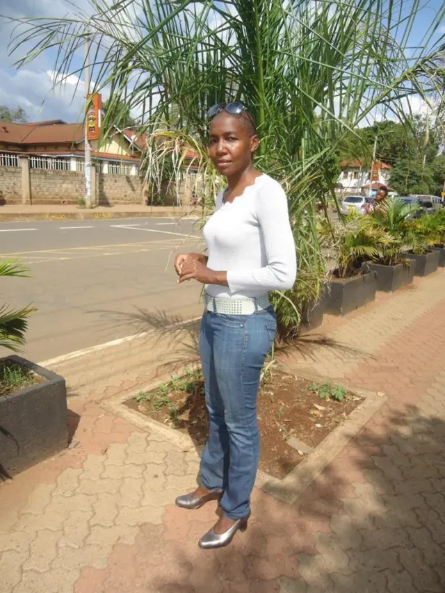 Waxay ninka u sheegtay inay u socoto goob cibaado ayna u siin karto wax walba oo ay wadato iyo boorsadeedaba