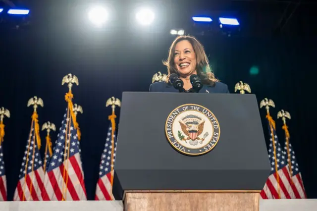 মঙ্গলবার উইসকনসিনের সমাবেশে ভাইস প্রেসিডেন্ট কমালা হ্যারিস।