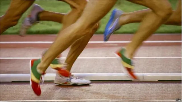 दौड़ते एथलीट