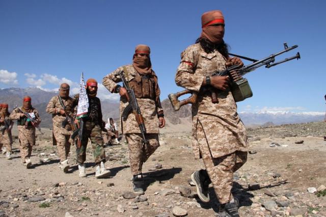 2020年3月，塔利班士兵在阿富汗拉格曼省。在美軍開始撤軍後，塔利班不斷向前推進。