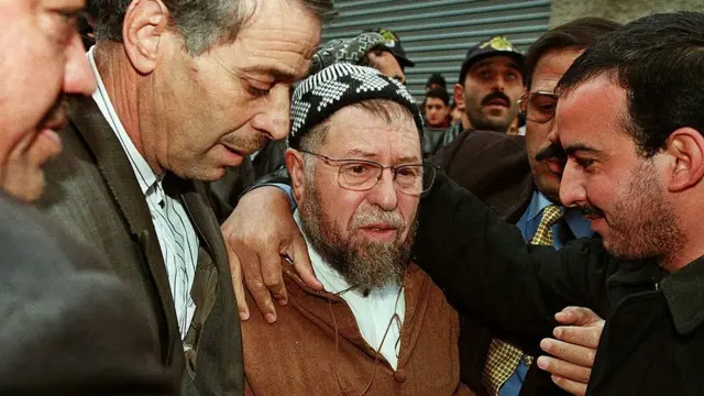 Abassi Madani, le 23 Novembre 1999 à Alger, au domicile d'Abdelkader Hachani, un des leaders du FIS assassiné.