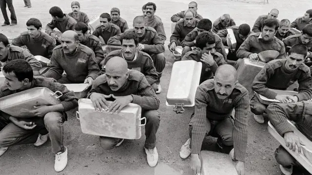 রামাদির কাছে এক ইরাকি বন্দী শিবিরে ইরানী যুদ্ধবন্দী, এপ্রিল, ১৯৮৫