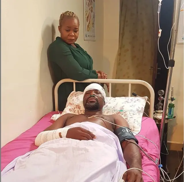 Bimbọ Oshin n toju Ibrahim Chatta nile iwosan