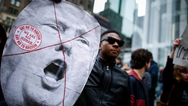 มีชาวอเมริกัน 39% คิดว่านายทรัมป์ทำหน้าที่ได้ดี แต่หากพิจารณาในหมู่คนผิวสีจะอยู่ที่เพียง 7% เท่านั้น