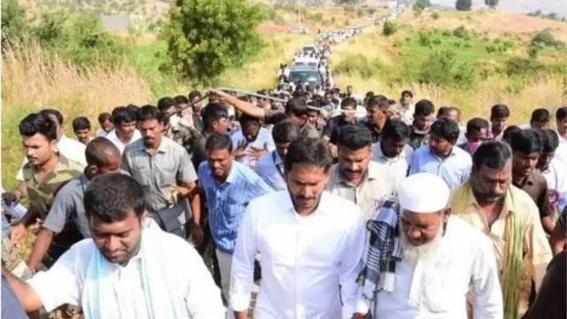 ஆந்திர மாநிலத்தில் கஷ்ட சுழல்களையும் மீறி உறுதியாய் எழுந்துள்ள ஜெகன் மோகன் ரெட்டி