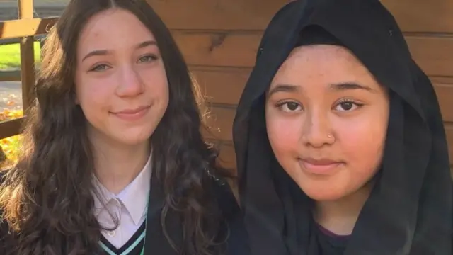 स्कार्लेट आणि अनिसा